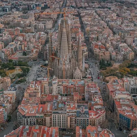 U-nique Sagrada Familia Ii
