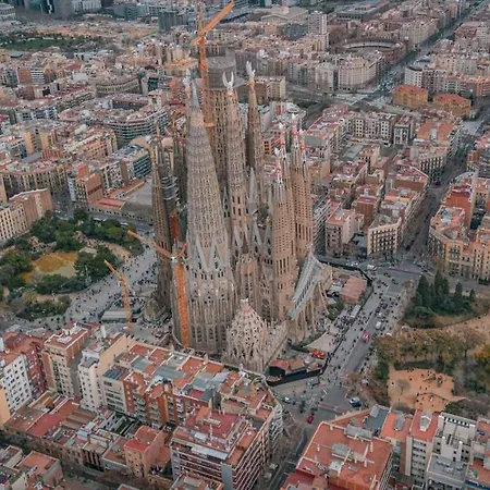 U-nique Sagrada Familia Ii *